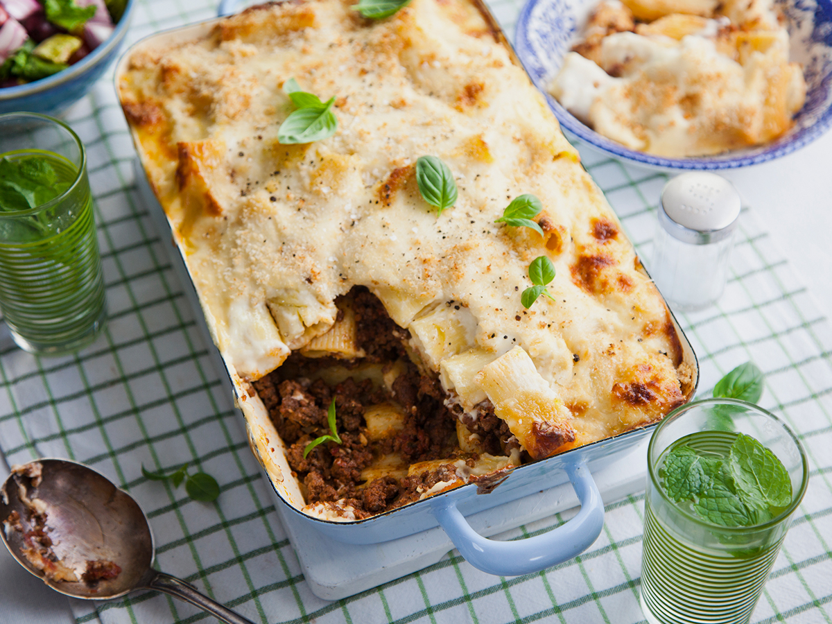 Pastitsio mit Irish Beef - Ein traditionelles griechisches Nudelgericht mit irischem Rindfleisch. Perfekt für ein Abendessen daheim.