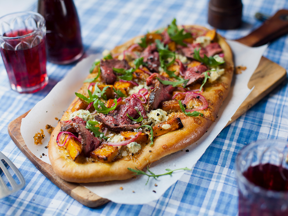 Genießen Sie eine leckere Pizza mit Irish Roastbeef. Entdecken Sie unser einfaches Rezept für einen köstlichen Gaumenschmaus.