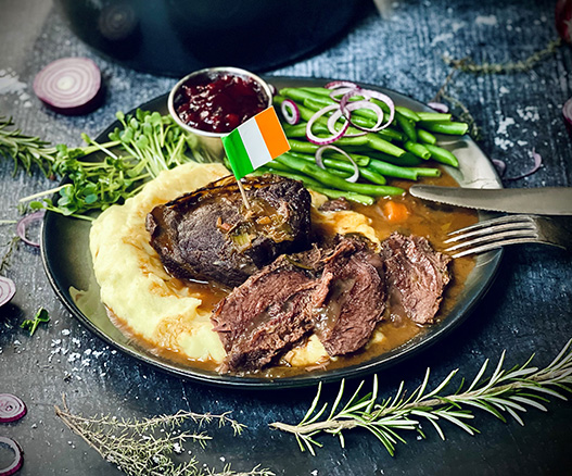 Die Frau am Grill – Rinderbäckchen mit Kartoffelpüree & Bohnen