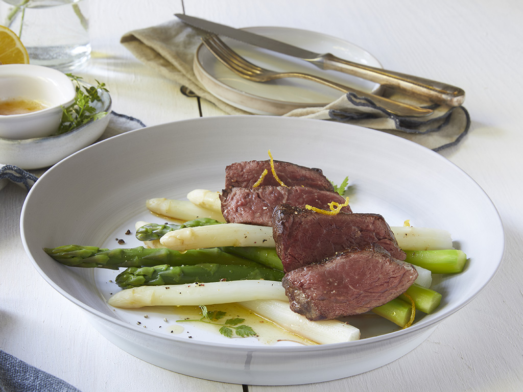 Rinderfilet mit Spargel und Zitronenbutter